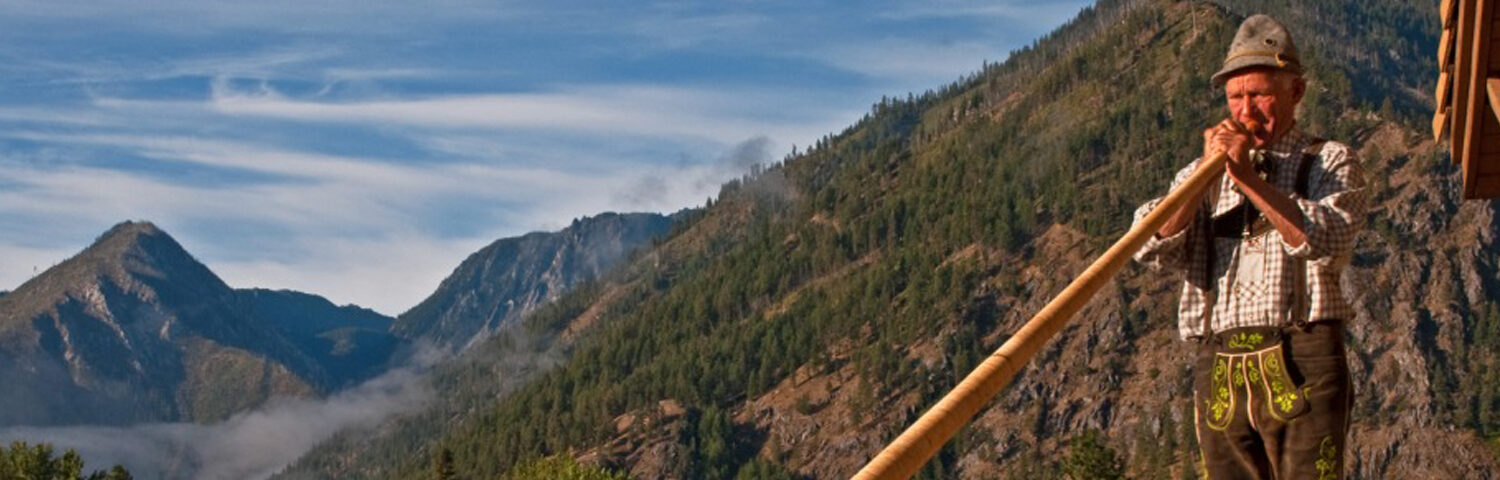 Alphorn player in Leavenworth